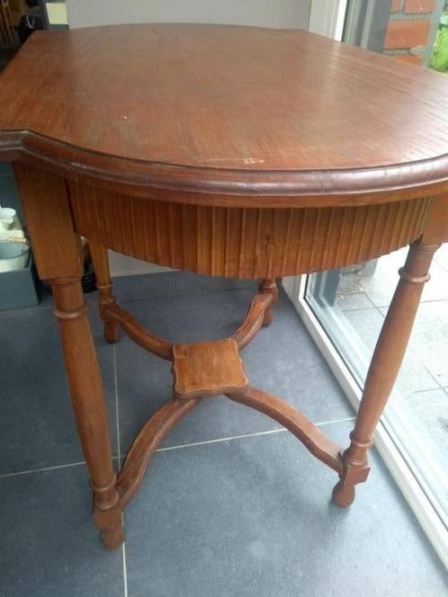 antiek houten tafeltje / VLAAMS, Ophalen