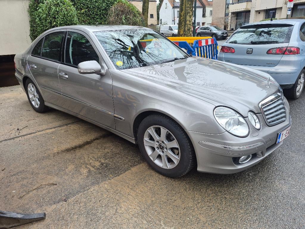 Mercedes E 280 essence V6  3 litres, Auto's, Automaat, 4 deurs, Achterwielaandrijving, Zwart