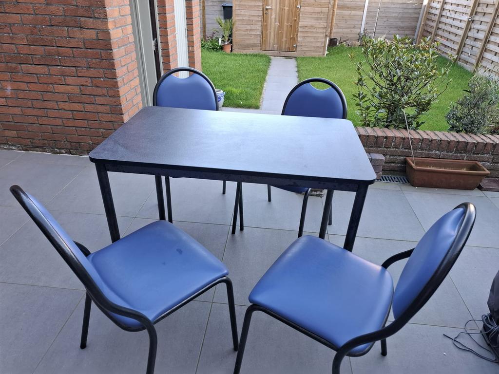 Tafel + 4 stoelen, Ophalen, Zo goed als nieuw