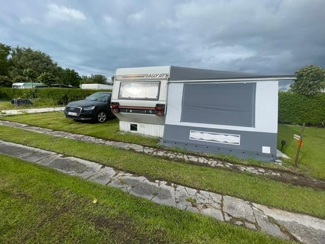 Wintervoortent met caravan Home Car en inboedel, 4 à 5 mètres, Particulier, Coin salon convertible, Home-car