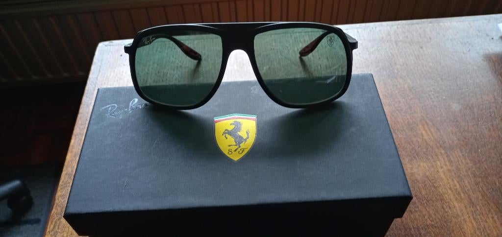 Ray Ban 4308M Scuderia Ferrari Collection, Neuf, Ray-Ban, Lunettes de soleil, Vert