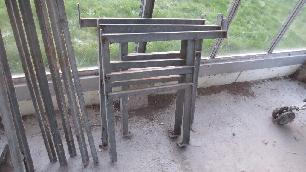 2 galvaniseerde tafels voor in serre met kruisen en dragers, Tuin en Terras, Overkappingen, Ophalen, Serre