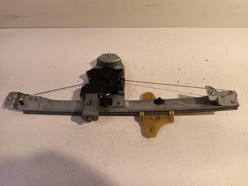 Raammechaniek elektrisch links voor Renault Clio, Onderdelen@venauto.nl, Van der Ven Autorecycling B.V., Gebruikt, Ettenseweg 76, 4706 PB Roosendaal, The Netherlands