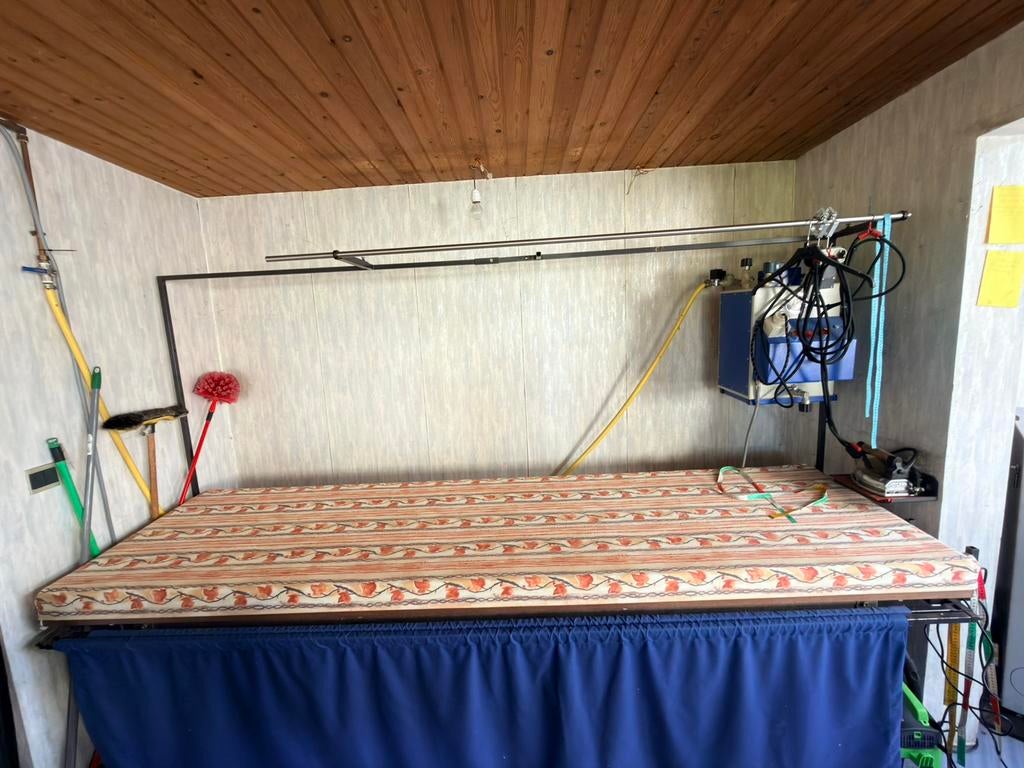 Industriële strijktafel met stoomgenerator en strijkijzer, Ophalen, Gebruikt, Accessoires, Industrieel