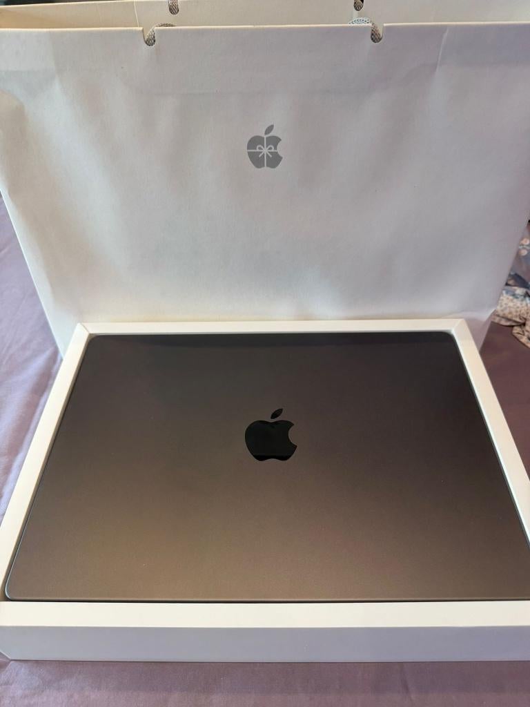 MacBook M3 Max - 36 GB/1 TB, MacBook Pro, 1 TB of meer, 32 GB, 13 inch