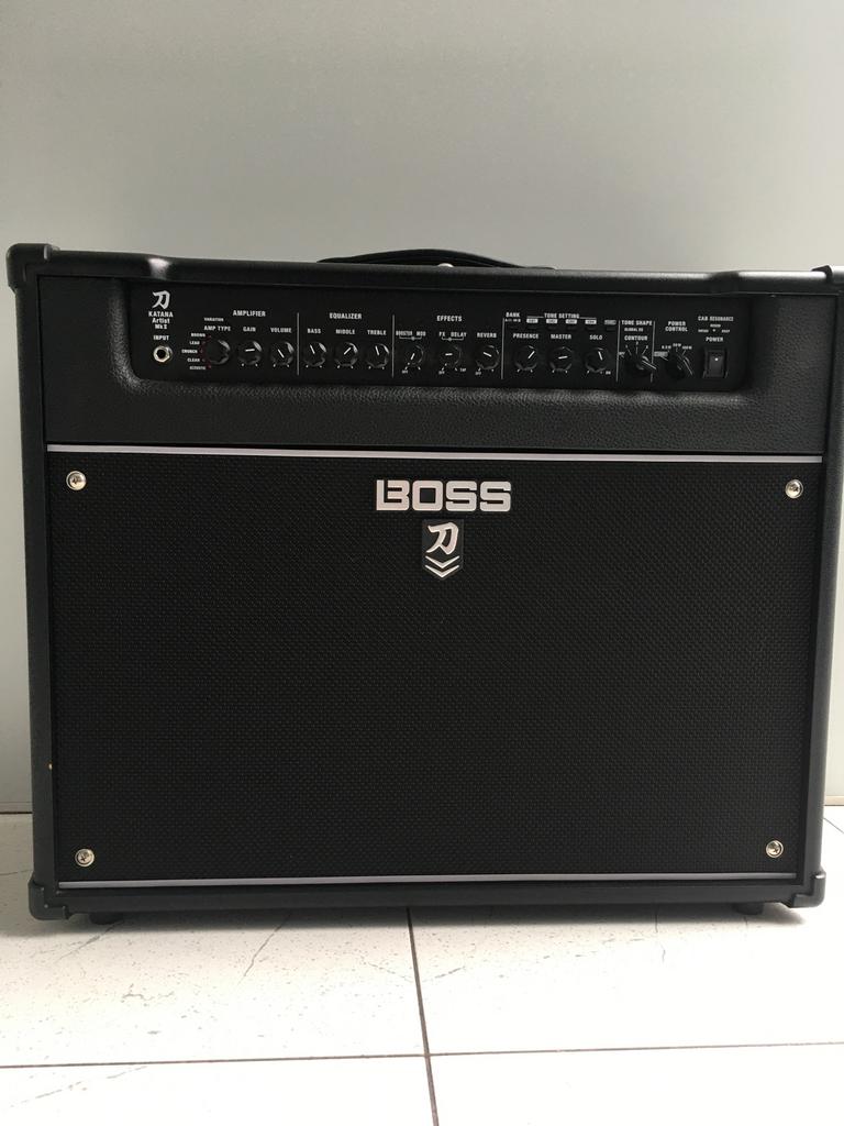 Boss katana artist Mkll + GA-FC EX, Musique & Instruments, Amplis | Basse & Guitare, Enlèvement, Comme neuf