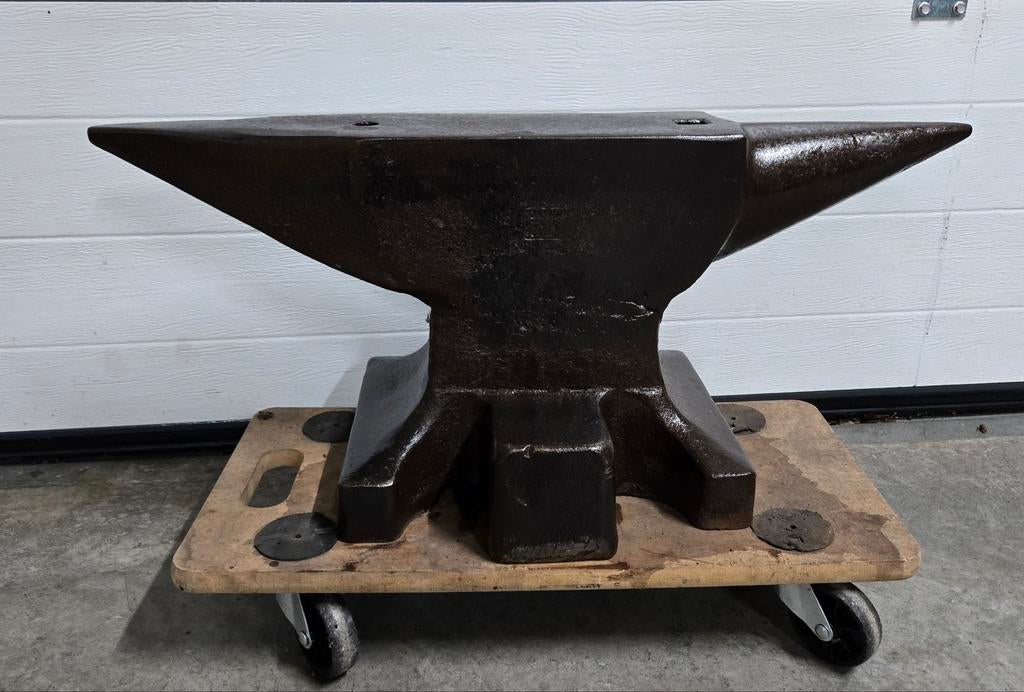 Te koop: Peddinghaus aambeeld – 121 kg, Antiek en Kunst, Antiek | Gereedschap en Instrumenten, Ophalen