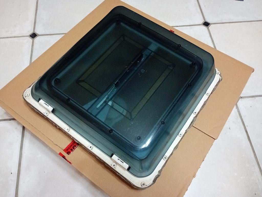 Lanterneau 40X40 Fiamma, Enlèvement, Utilisé