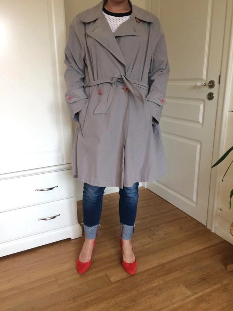 Manteau trench couleur gris clair, Berghaus, taille 40-42, Vêtements | Femmes, Enlèvement ou Envoi, Porté, Gris