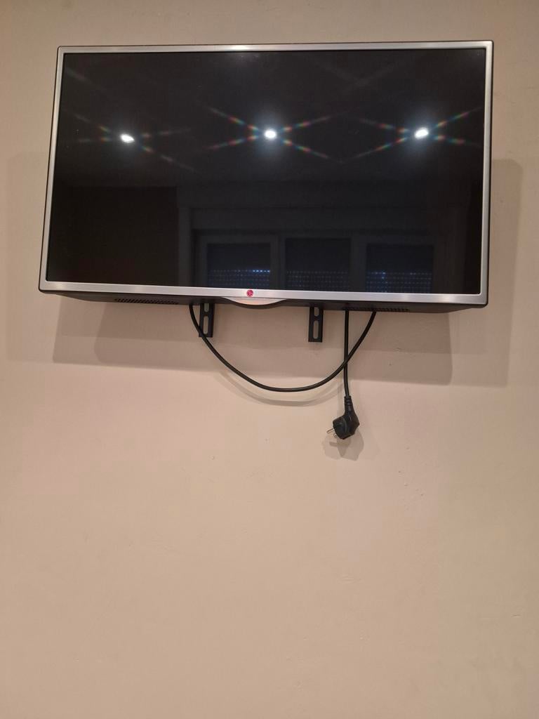 LG SmartTV met wandarm, Audio, Tv en Foto, Televisies, Ophalen, LED, 80 tot 100 cm, Zo goed als nieuw