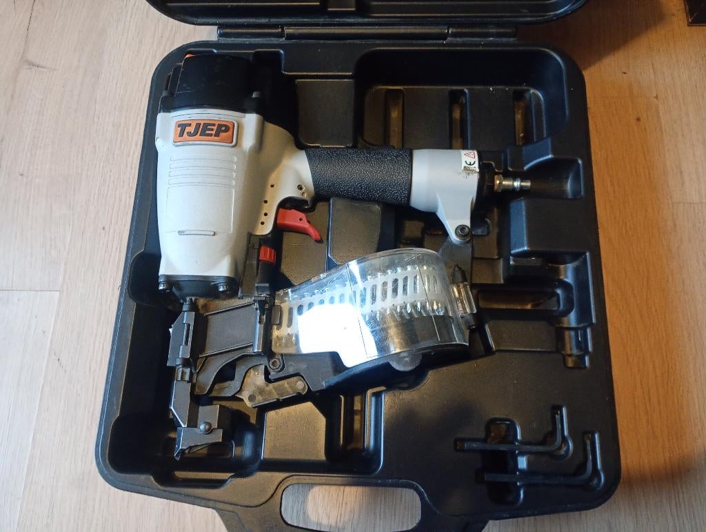 Cloueuse pneumatique, Enlèvement, Neuf