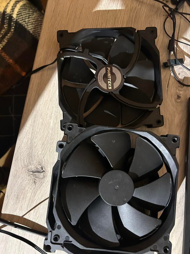 PC Fans 140mm, Ophalen of Verzenden, Zo goed als nieuw