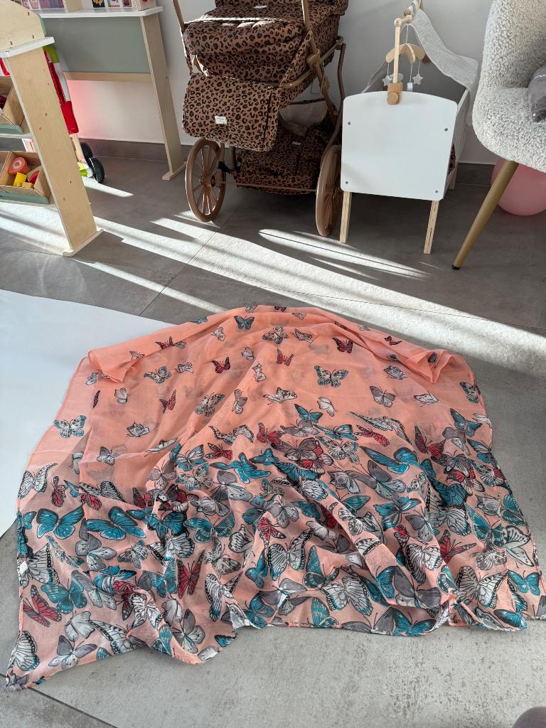 Foulard saumon à motifs papillons, Sans marque, Enlèvement ou Envoi, Neuf, Pashmina