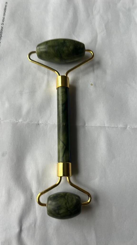 een jade gezichtsmassagerol 1 schoonheidsaccessoire, Verzamelen, Mineralen en Fossielen, Ophalen of Verzenden