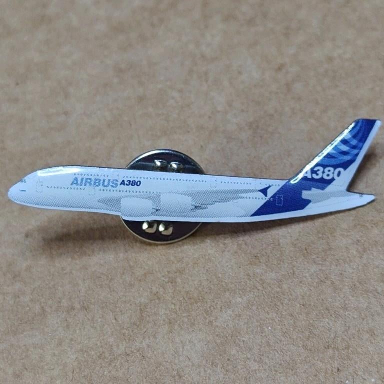 Broche AIRBUS A380, Collections, Aviation, Enlèvement ou Envoi, Comme neuf, Modèle réduit