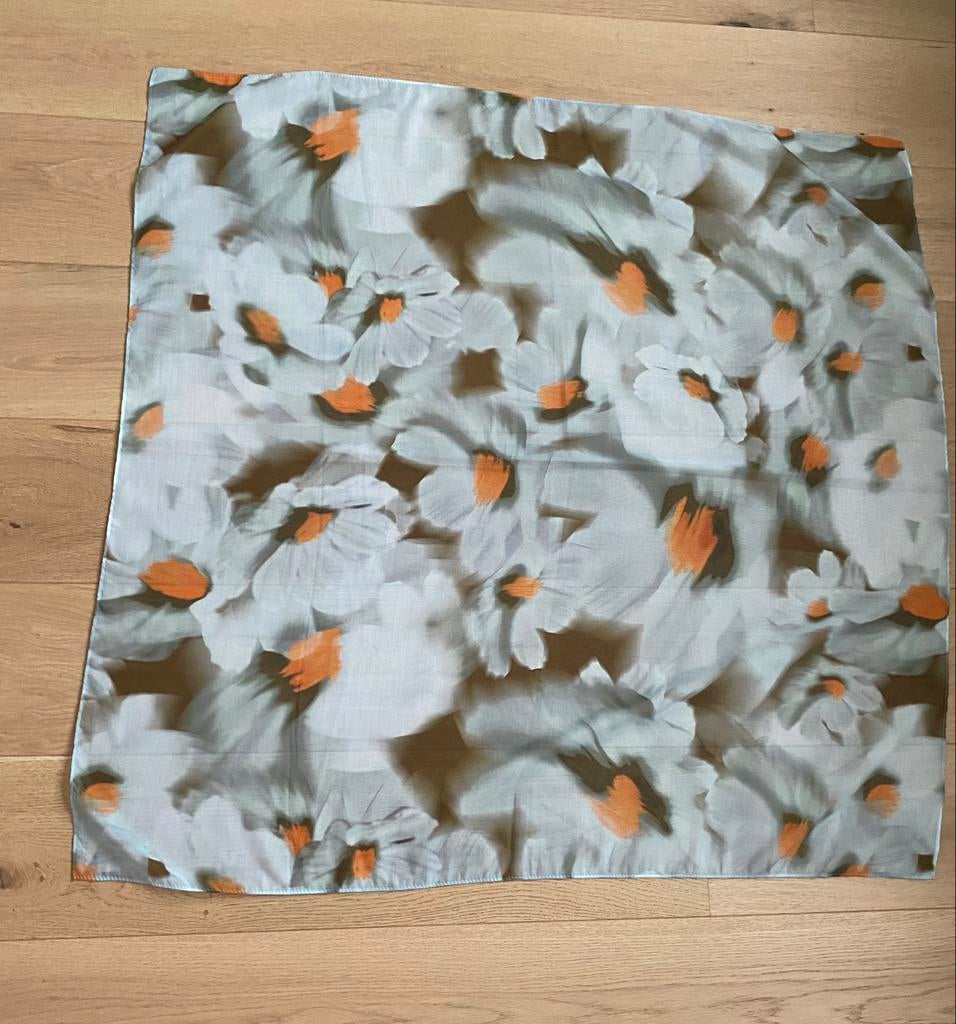 Foulard, Vêtements | Femmes, Comme neuf