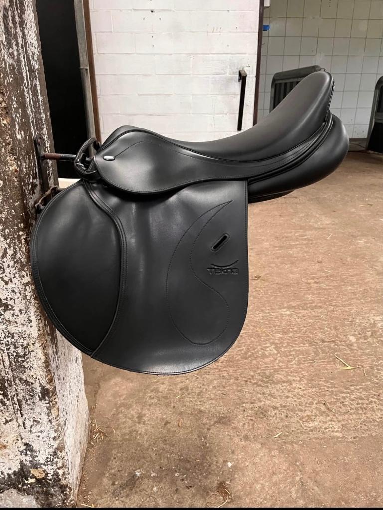 Tekna Spring S-Line QC Zwart 18 inch, Animaux & Accessoires, Chevaux & Poneys | Selles, Utilisé, Obstacle, Enlèvement