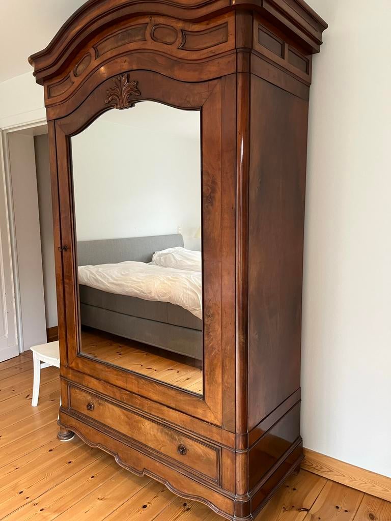 Armoire (penderie) en acajou, Enlèvement