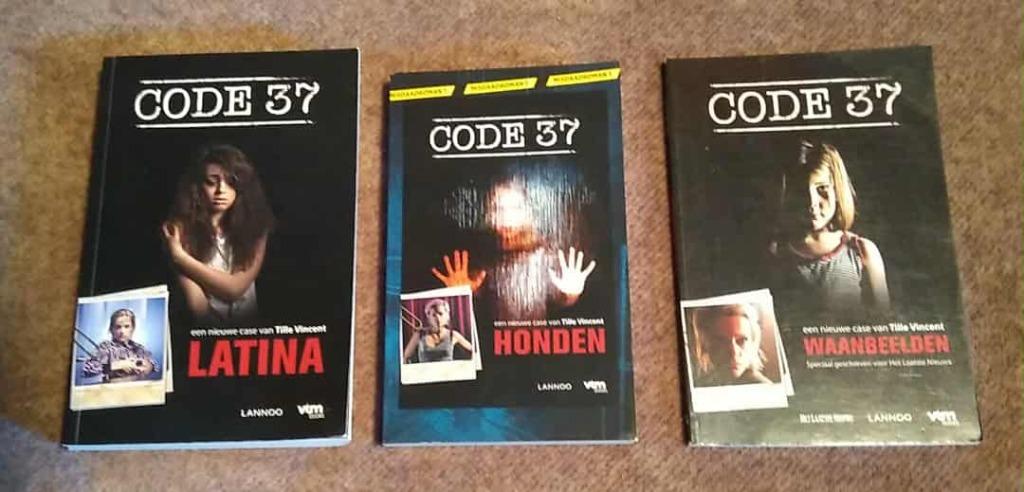 Code 37, Boeken, Ophalen of Verzenden