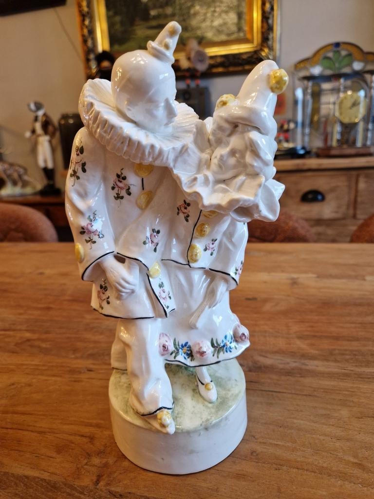 Antiek porseleinen beeld van koppel narren clowns, Antiek en Kunst, Ophalen of Verzenden