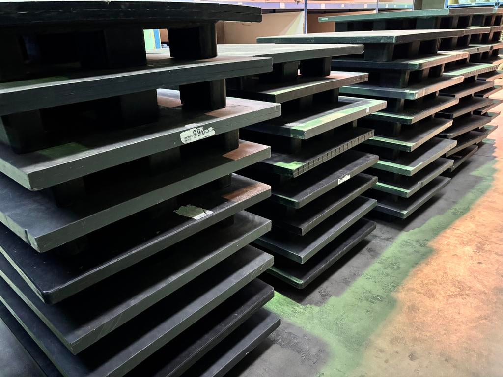 KUNSTSTOFPALLETS onbreekbaar en hygienisch rotvrij €10,-/st, Ophalen, Zo goed als nieuw