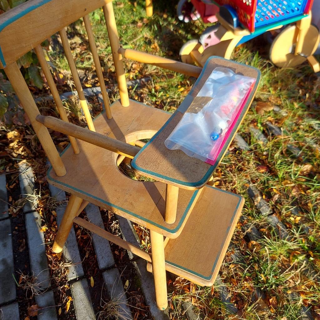 Oude kinderstoel, Enlèvement