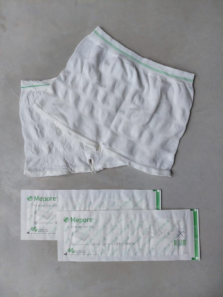 2 ziekenhuisshortjes en 2 grote pleisters 9 x 30 cm, Ophalen of Verzenden, Nieuw