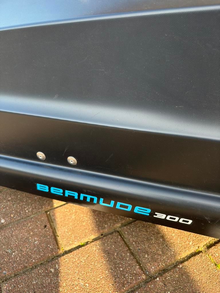 Norauto Bermude 300 dakkoffer + dakdragers (2x gebruikt), Ophalen, Zo goed als nieuw