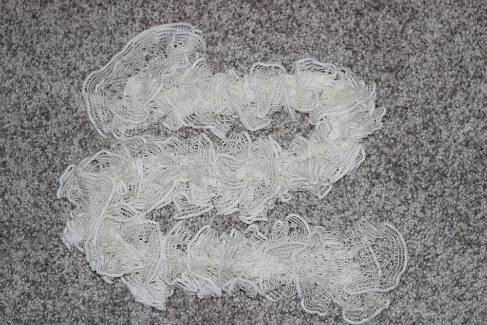 Gebreide beige/gebroken wit sjaal NIEUW, Kleding | Dames, Ophalen of Verzenden, Nieuw, Sjaal