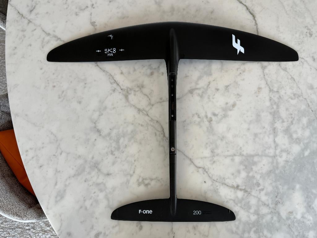 F-One Foil SK8 V1 950 + Stab XXS 200 Carving T1 | Topstaat, Watersport en Boten, Wingsurfen, Ophalen, Zo goed als nieuw, Wingsurf-hydrofoil
