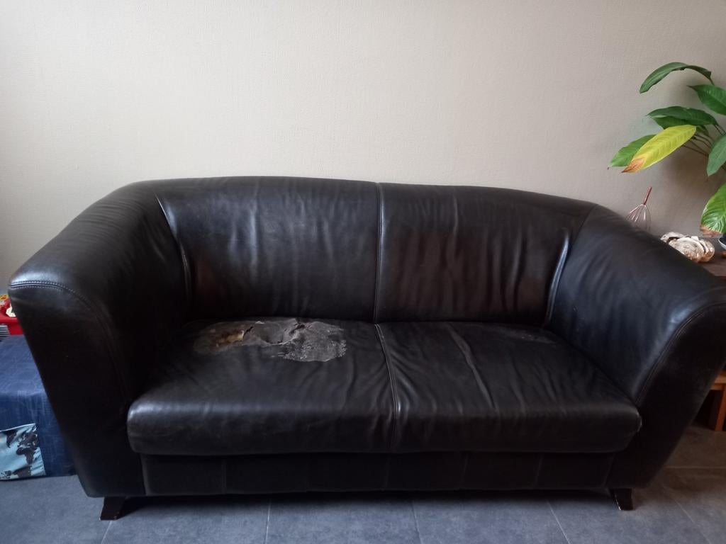 Gratis bruin lederen 3 zit met schade door hond, Huis en Inrichting, Zetels | Zetels, Gebruikt, Rechte bank, Driepersoons, 150 tot 200 cm