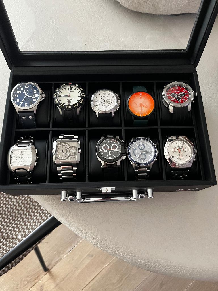 10 horloges in Ice Watch koffer, Handtassen en Accessoires, Horloges | Heren, Staal, Polshorloge, Zo goed als nieuw, Ophalen