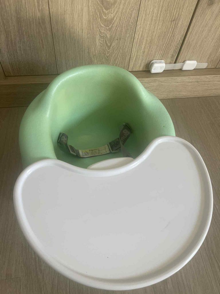 Siège Bumbo avec table et sangles, Enlèvement, Comme neuf