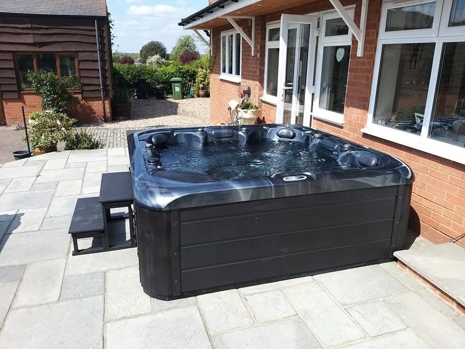 Jacuzzi 5-6 personen Goede hydromassage+sfeerverlichting, Ophalen, Nieuw