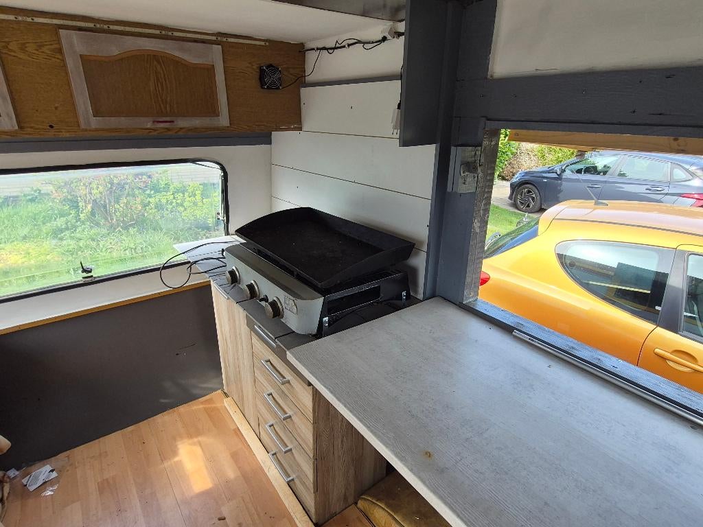 Foodtruck/caravan Adria, Particulier, 500 - 750 kg, Adria