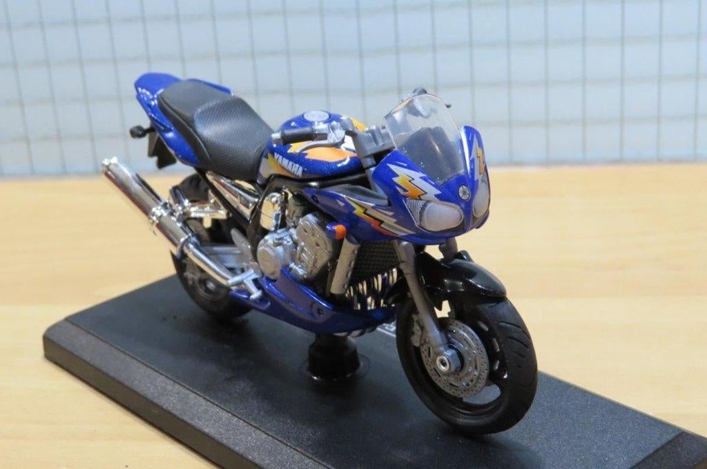 Yamaha Fazer 1000 Tuning 1:18, Enlèvement ou Envoi, Neuf, Moteur, Autres marques