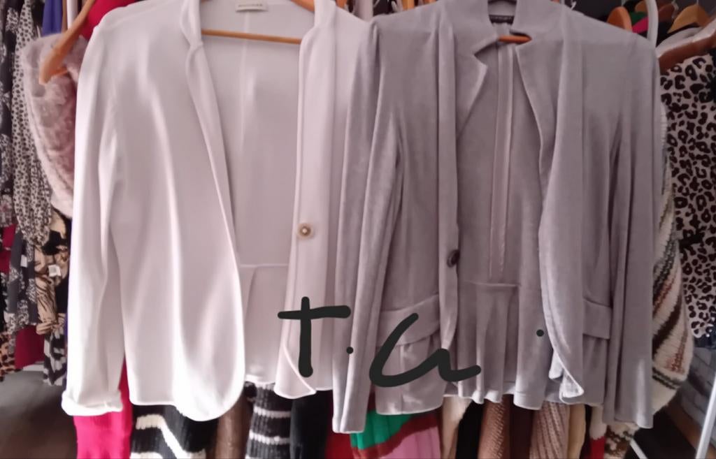 Tous types de vêtements, Enlèvement, Taille 42/44 (L)