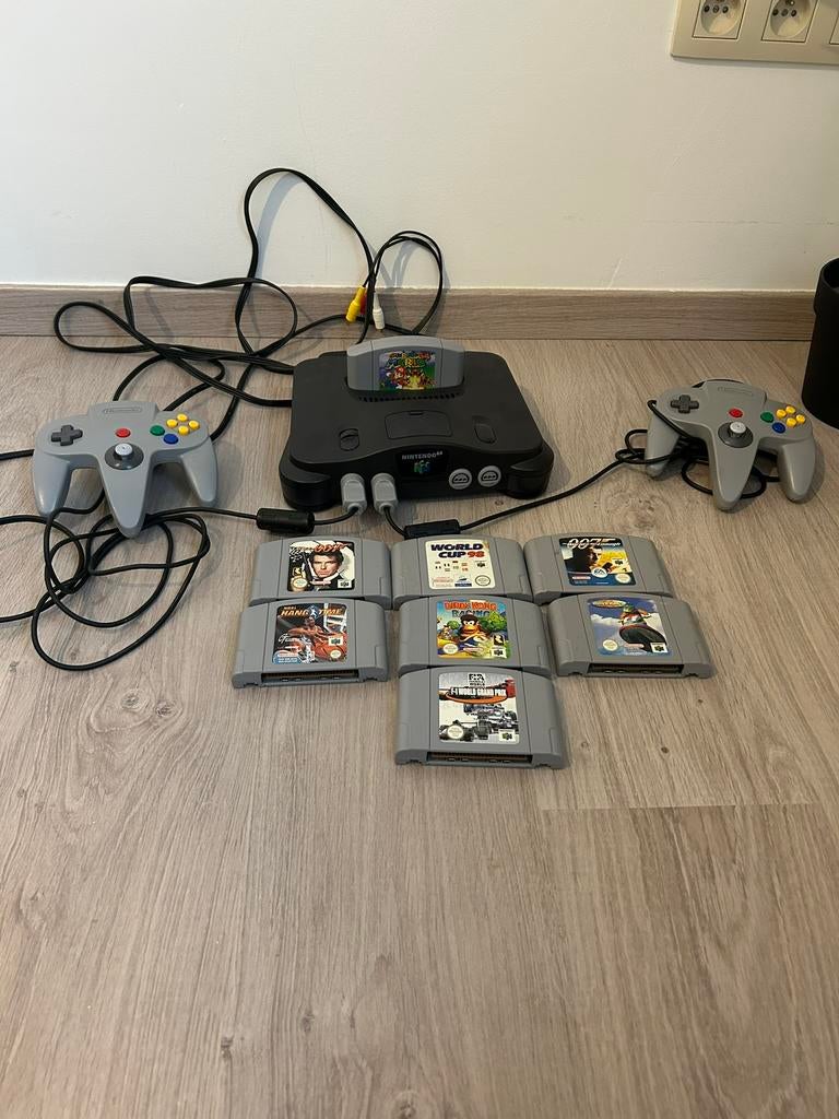 Nintendo 64 - 2 consoles - 8 jeux, Enlèvement, Comme neuf