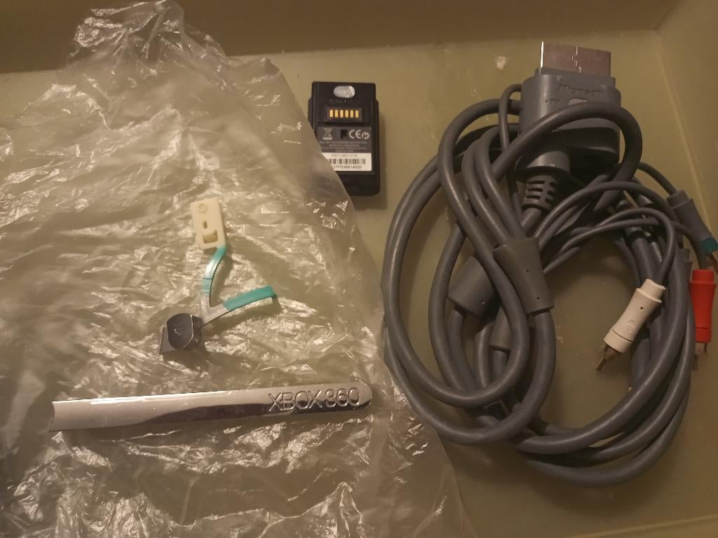 Xbox 360-accessoires, batterij, YPbPr-kabel enz., Ophalen of Verzenden, Gebruikt, Voeding of Kabel, Xbox 360