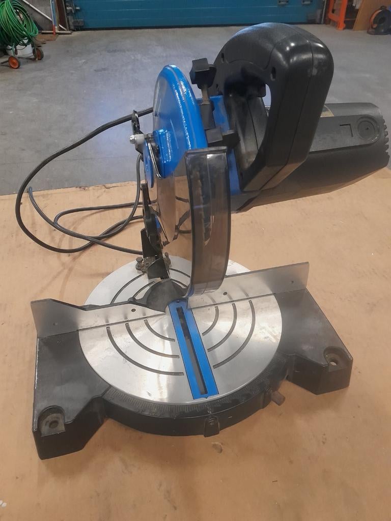 scie à tronçonner 8, Bricolage & Construction, Outillage | Scies mécaniques, Enlèvement, Comme neuf, Scie à onglet, Elektra beckum