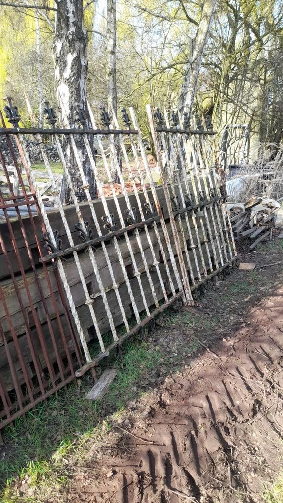 Smeedijzeren poort hek van pastorij., Tuin en Terras, Ophalen, IJzer
