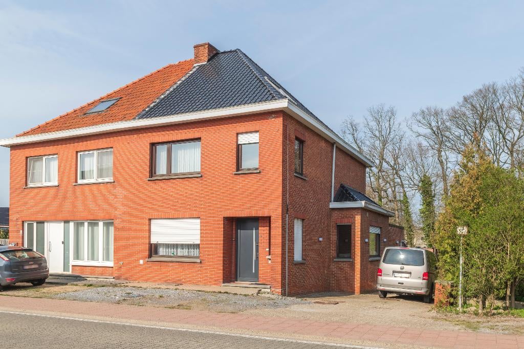 Gerenoveerde gezinswoning met ruimte voor eigen invulling, Immo, Huizen en Appartementen te koop, Beverlo, 3 kamers, Provincie Limburg