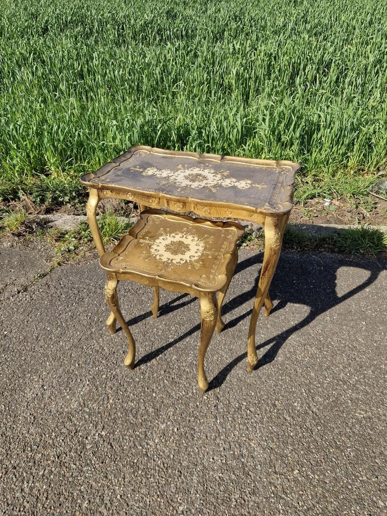 Florentijnse bijzettafeltjes, Ophalen