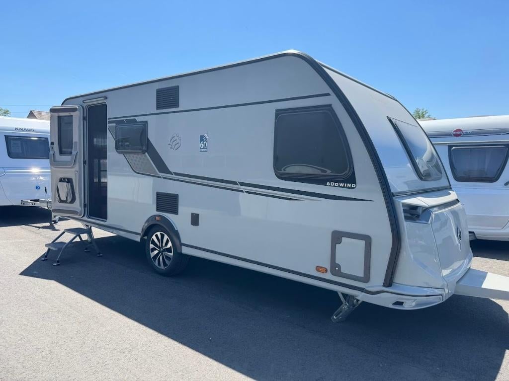 Knaus Sudwind 540 FDK, Entreprise, 75 kg, Jusqu'à 6, Coin salon convertible