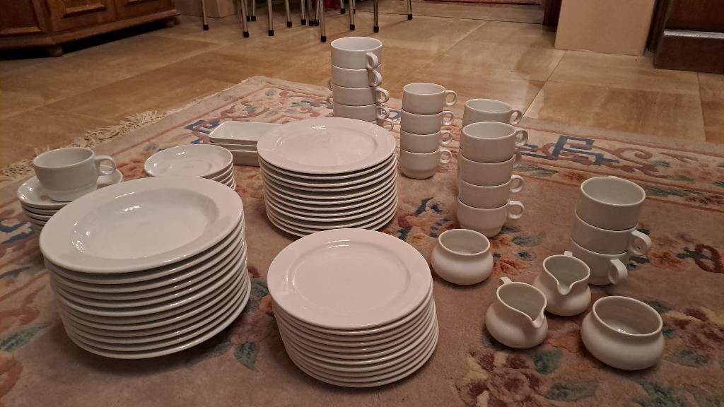 Wit servies, Huis en Inrichting, Ophalen, Bord(en)