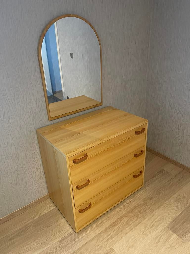 Kast en spiegel, Enlèvement, Comme neuf