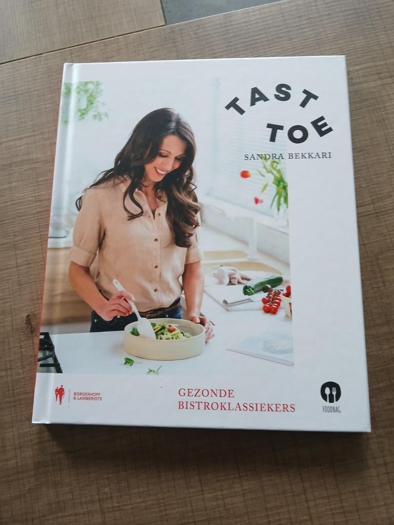 Sandra Bekkari (Tast Toe) Gezonde Bistroklassiekers, Boeken, Ophalen of Verzenden, Zo goed als nieuw