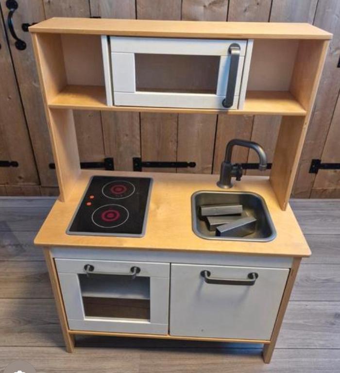 Kitchenette à jouer en bois Ikea, Enfants & Bébés, Jouets | Jouer aux cuisines, Utilisé, Jouer à la cuisine, Bois, Enlèvement
