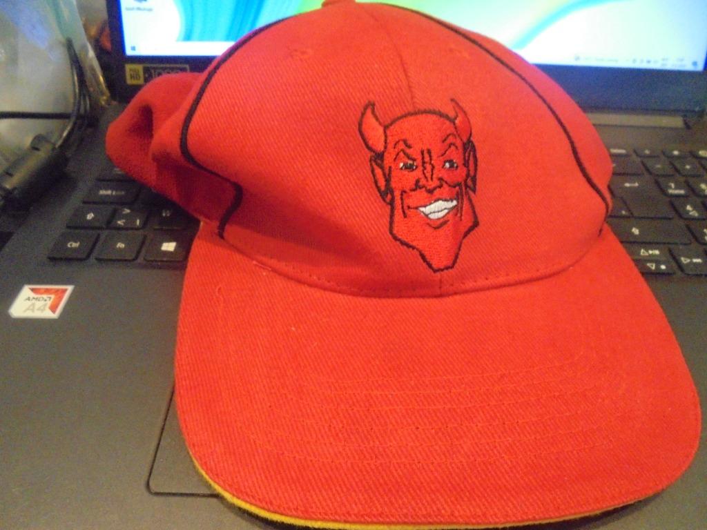 pet Rode Duivels, Verzenden, Zo goed als nieuw, Pet of Muts