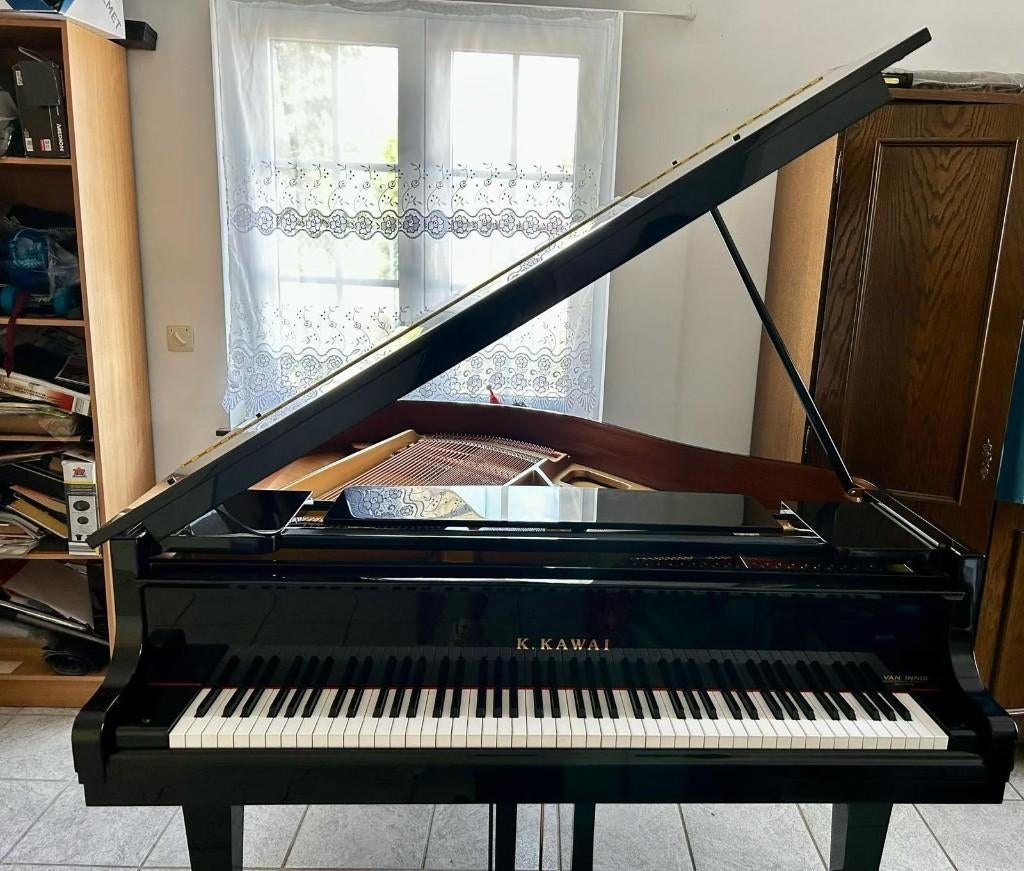 Petit piano à queue à vendre, Musique & Instruments, Pianos, Utilisé, À queue, Noir, Brillant, Enlèvement